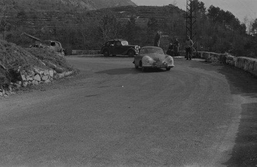 UMG662 - Watching the action - Gregor Grant on right - Monte Carlo Rally 1953 (press car)